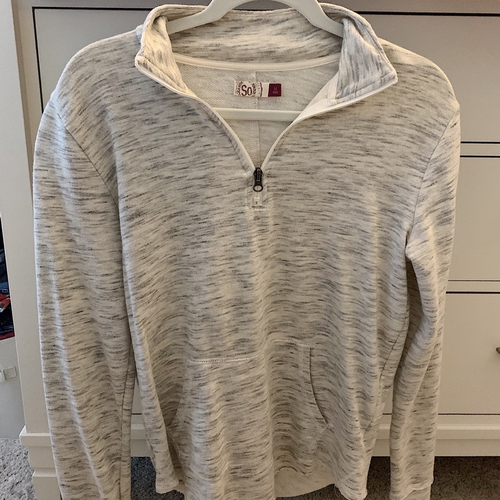 Lightweight 1/4 zip!!